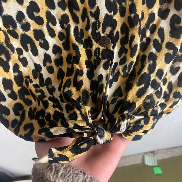 Urban Outfitters Size S Animal Print Button Down Shirt Blouse Tie Front Boxy - Picture 4 of 6